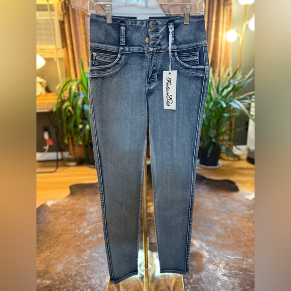 Denim - NWT size 7 Skinny Blue Denim Jeans